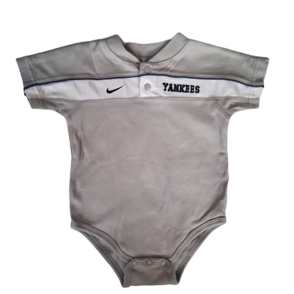 Nike MBL NY Yankees Infants Gray Onesie Sz 6-9 Mo